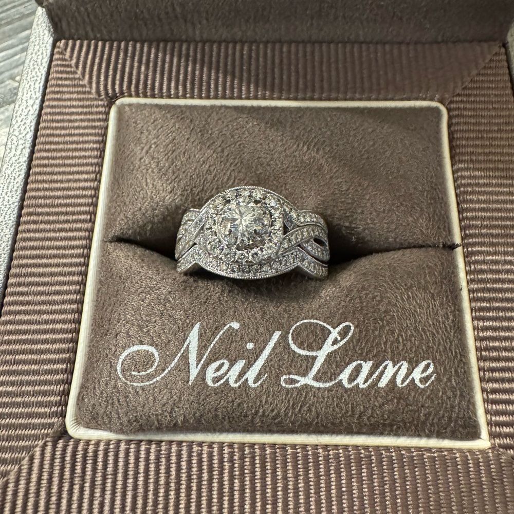 Neil Lane Diamond Ring with Tolkowsky Round Brilliant Center Stone. Size 6